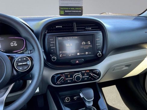 Used 2025 Kia Soul LX w/ LX Technology Package FWD image 10