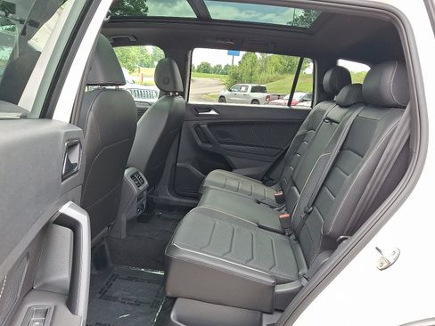 Used 2024 Volkswagen Tiguan SEL R-Line AWD/4WD image 10