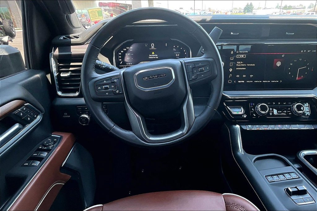 Used 2025 GMC Sierra 3500 Denali Ultimate AWD/4WD image 5