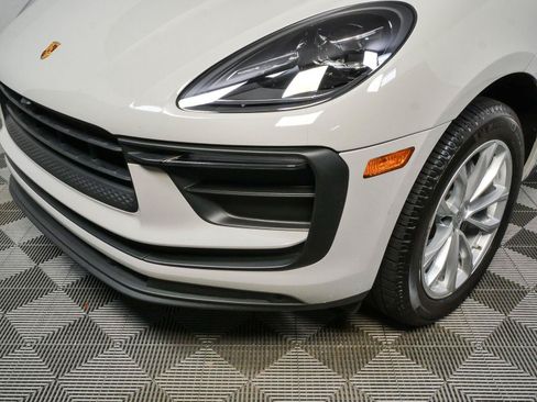 Used 2022 Porsche Macan AWD/4WD image 38