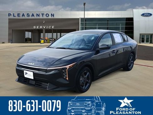 Used 2025 Kia K4 LXS image 1