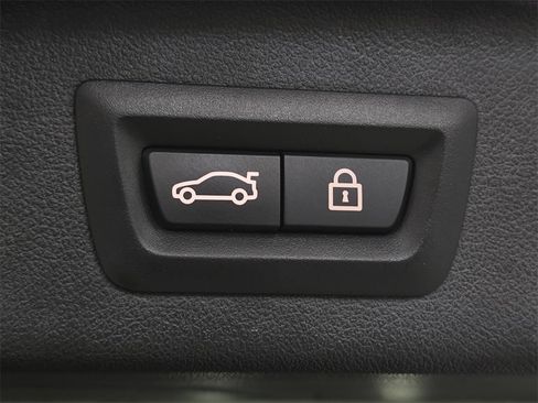 Used 2023 BMW X7 xDrive40i w/ M Sport Package image 27