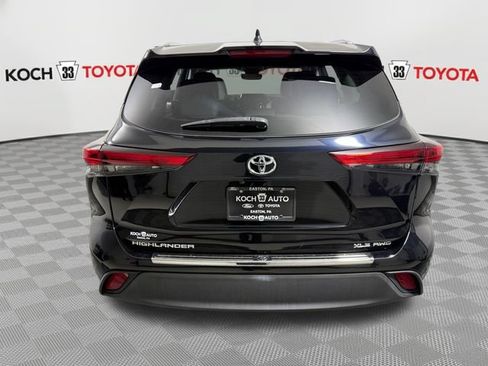 Used 2020 Toyota Highlander XLE AWD/4WD image 7