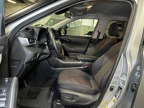 Used 2022 Toyota Highlander LE image 22