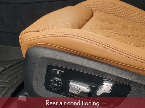 Used 2024 BMW X7 xDrive40i w/ Climate Comfort Package image 19