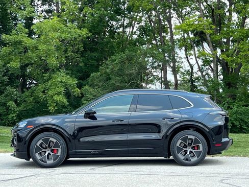 New 2026 Porsche Cayenne Turbo AWD/4WD image 2