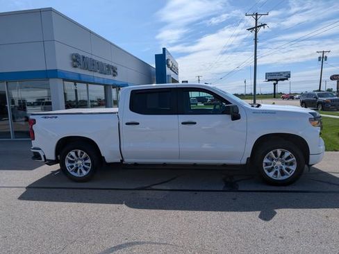Used 2022 Chevrolet Silverado 1500 Custom AWD/4WD image 2