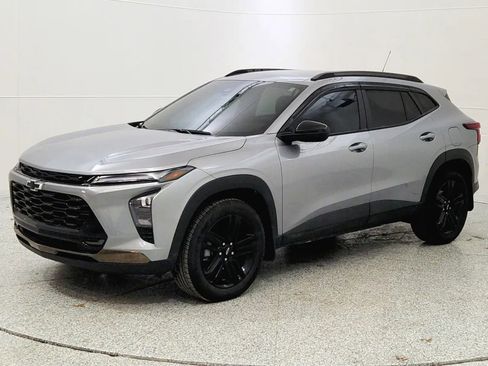 Used 2025 Chevrolet Trax ACTIV w/ Driver Confidence Package image 3