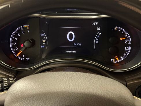 Used 2017 Jeep Grand Cherokee Overland w/ Jeep Active Safety Group image 19