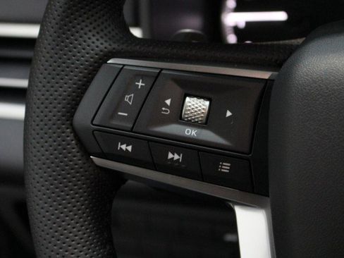 New 2025 Mitsubishi Outlander SE image 9