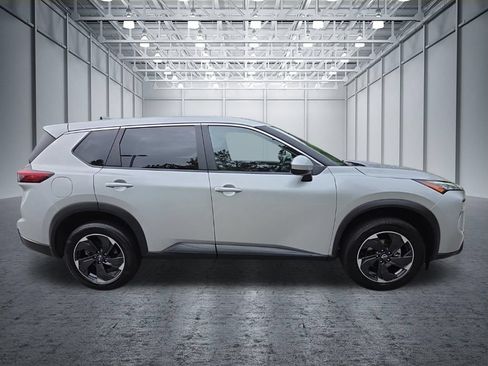 Certified 2025 Nissan Rogue SV FWD image 10