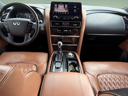 Used 2024 INFINITI QX80 Sensory image 3