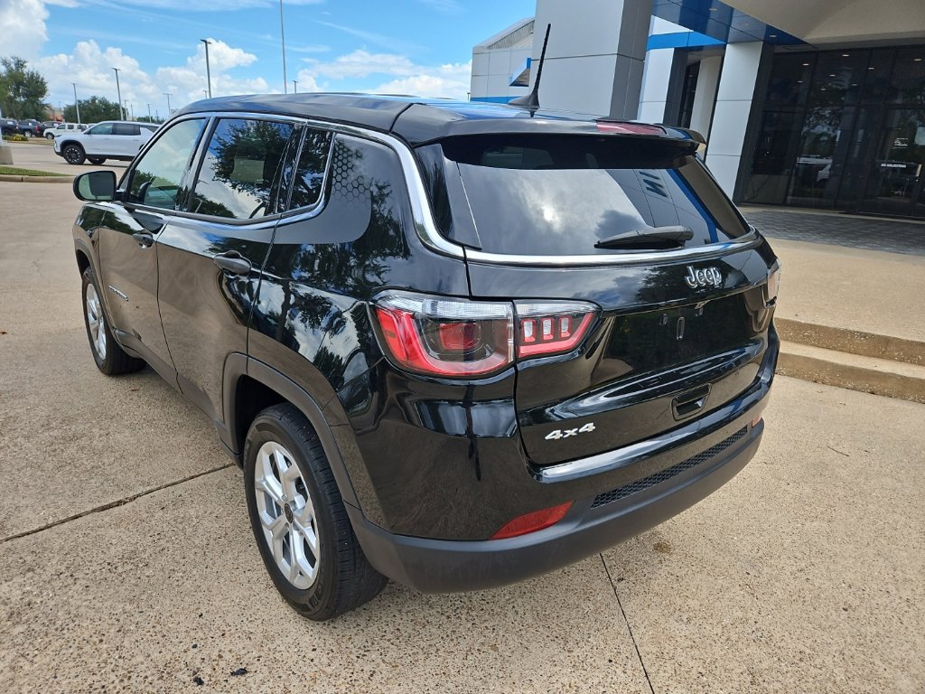 Used 2025 Jeep Compass Sport w/ Mopar Graphics Package AWD/4WD image 7