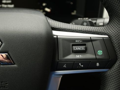 New 2025 Mitsubishi Outlander SE image 17