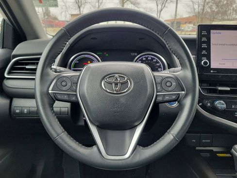 Used 2023 Toyota Camry XLE FWD image 18