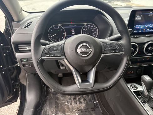 Used 2025 Nissan Sentra SV FWD image 25