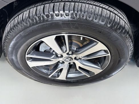 Certified 2018 Toyota RAV4 XLE FWD image 9