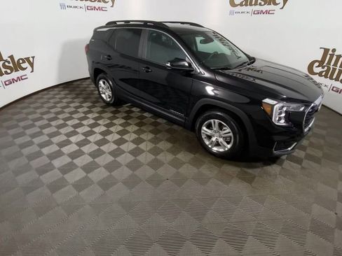 Used 2023 GMC Terrain SLE w/ Driver Convenience Package image 2