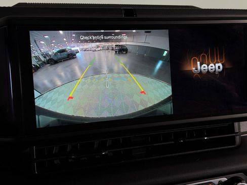 Used 2025 Jeep Wrangler Unlimited Sahara w/ Safety Group image 18