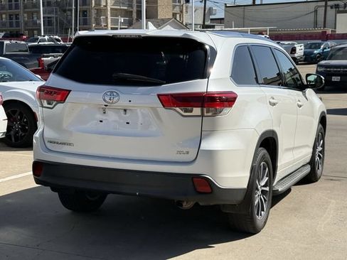 Used 2017 Toyota Highlander XLE FWD image 4