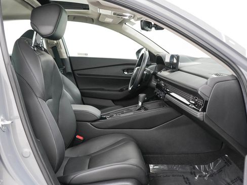Used 2024 Honda Accord Touring image 11