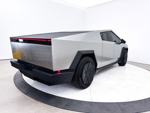 Used 2024 Tesla Cybertruck AWD Crew Cab image 16