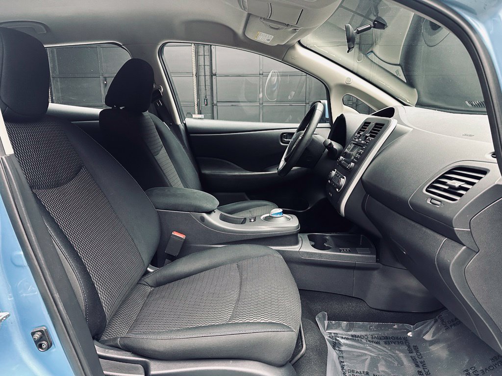 Used 2015 Nissan Leaf S FWD image 18