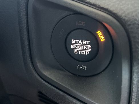 Used 2024 Jeep Gladiator Sport image 18