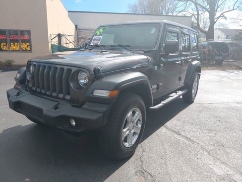 Used 2019 Jeep Wrangler Unlimited Sport S AWD/4WD image 29