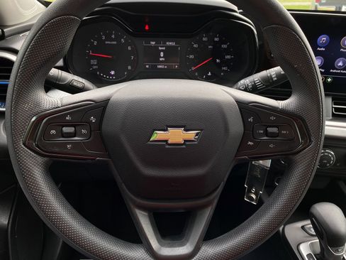 Used 2024 Chevrolet Trax LS w/ LS Convenience Package image 21