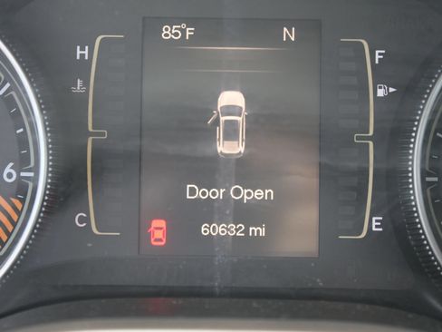 Used 2014 Jeep Cherokee Sport FWD image 15