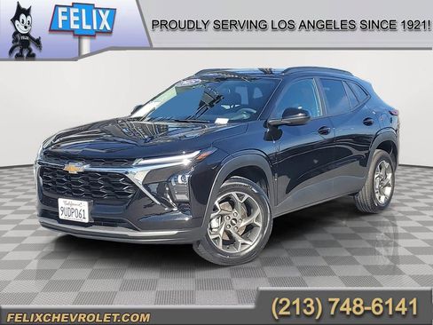 Used 2025 Chevrolet Trax LT image 1