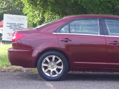Used 2006 Lincoln Zephyr FWD image 24