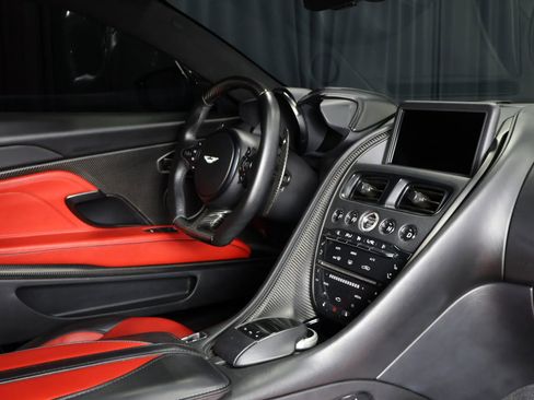Used 2019 Aston Martin DBS Superleggera RWD image 20