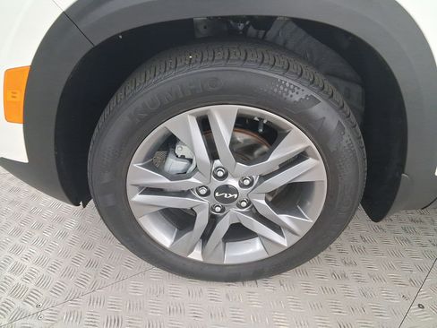 Used 2023 Kia Seltos S image 11