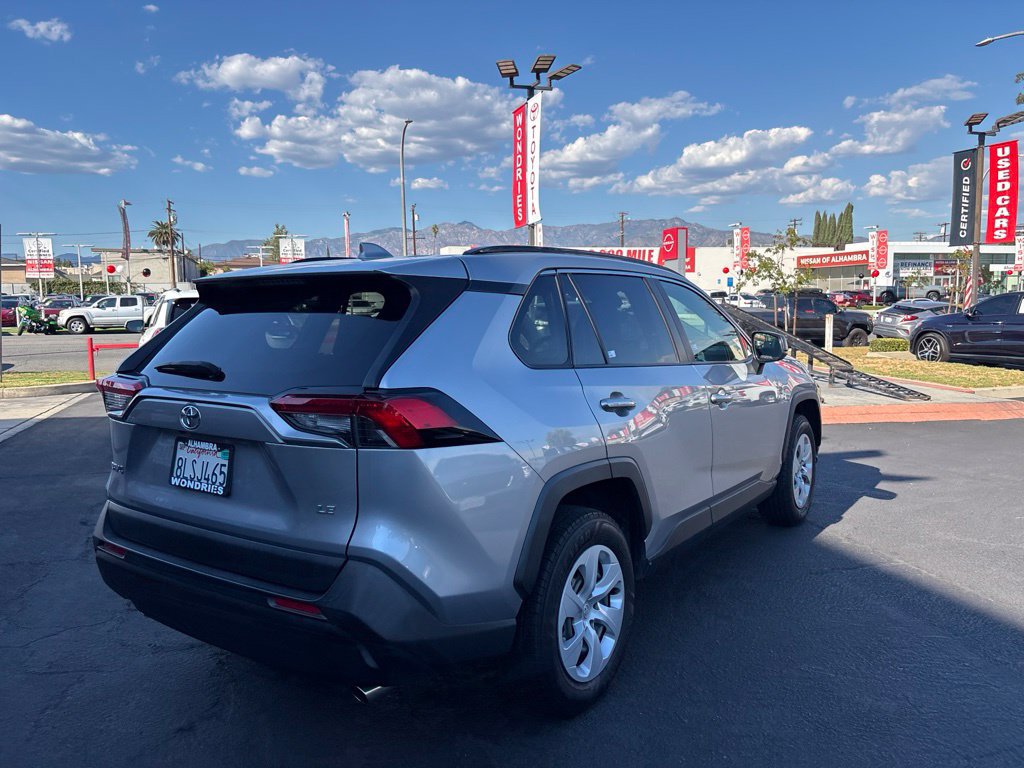 Used 2019 Toyota RAV4 LE w/ Carpet Mat Package FWD image 4