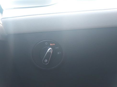 Certified 2025 Volkswagen Taos SE AWD/4WD image 22