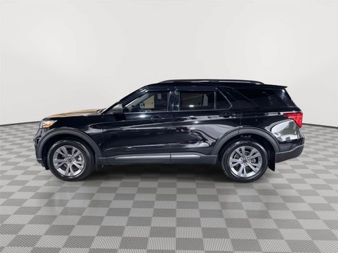 Used 2021 Ford Explorer XLT w/ Equipment Group 202A AWD/4WD image 2
