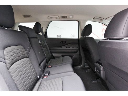 New 2025 Nissan Pathfinder SV image 9