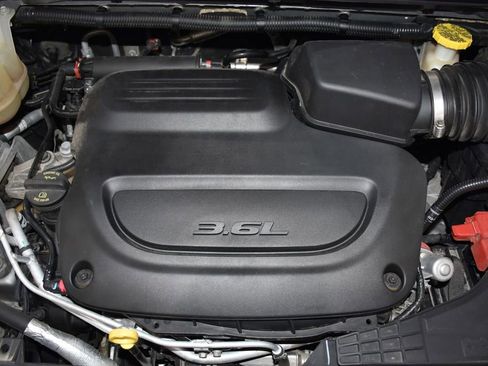 Used 2020 Chrysler Pacifica Limited image 7