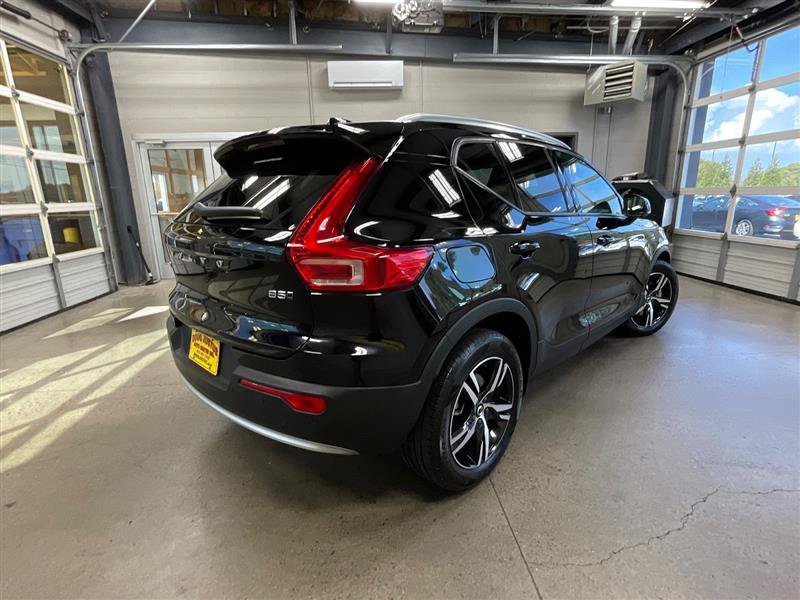 Used 2023 Volvo XC40 B5 Core AWD/4WD image 5