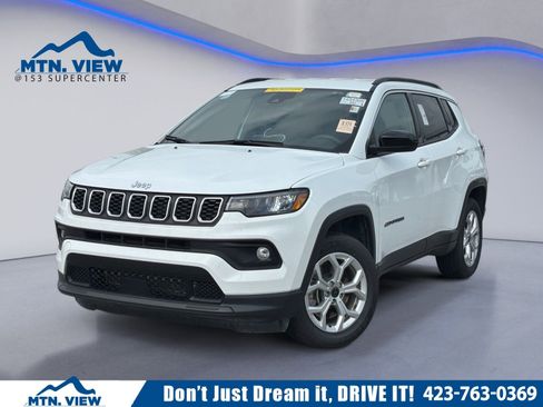 Used 2025 Jeep Compass Latitude AWD/4WD image 1