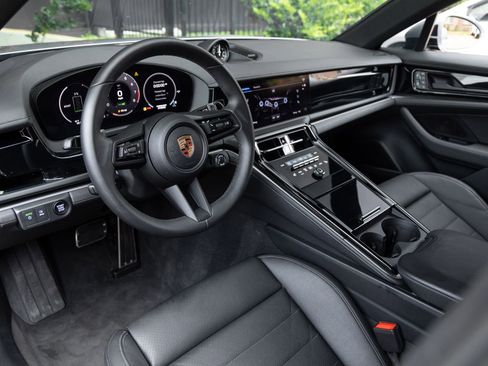 Certified 2025 Porsche Panamera 4 E-Hybrid AWD/4WD image 4