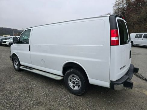 Used 2025 GMC Savana 2500 w/ Driver Convenience Package RWD image 3
