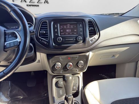 Used 2018 Jeep Compass Latitude AWD/4WD image 17