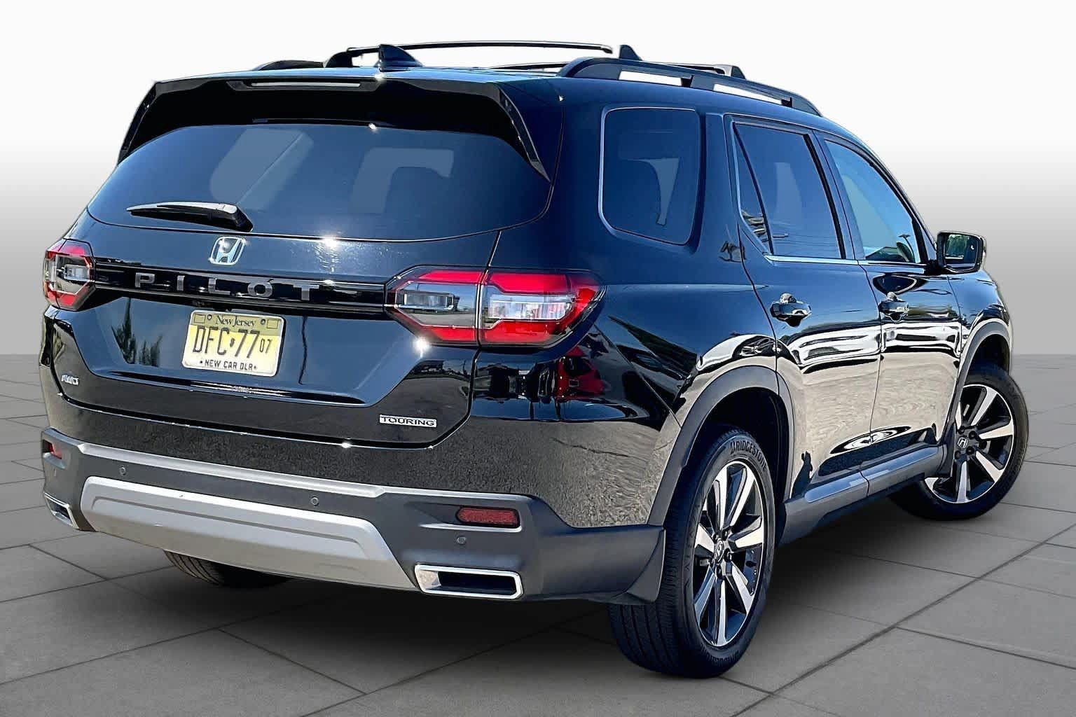 Used 2023 Honda Pilot Touring image 13