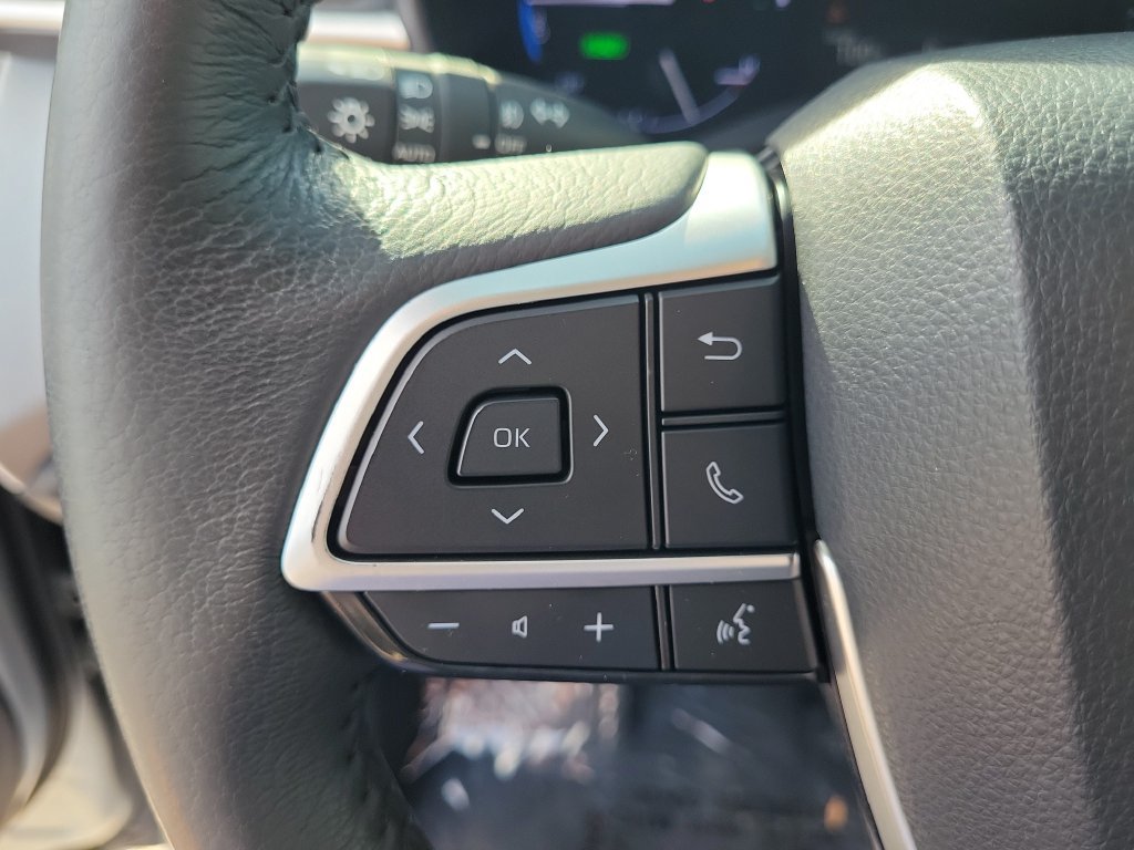 Used 2025 Toyota Sienna XLE FWD image 19