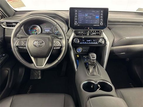 Used 2022 Toyota Venza XLE image 15