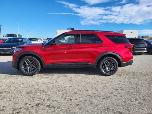 Used 2025 Ford Explorer ST-Line w/ ST-Line Street Pack image 9