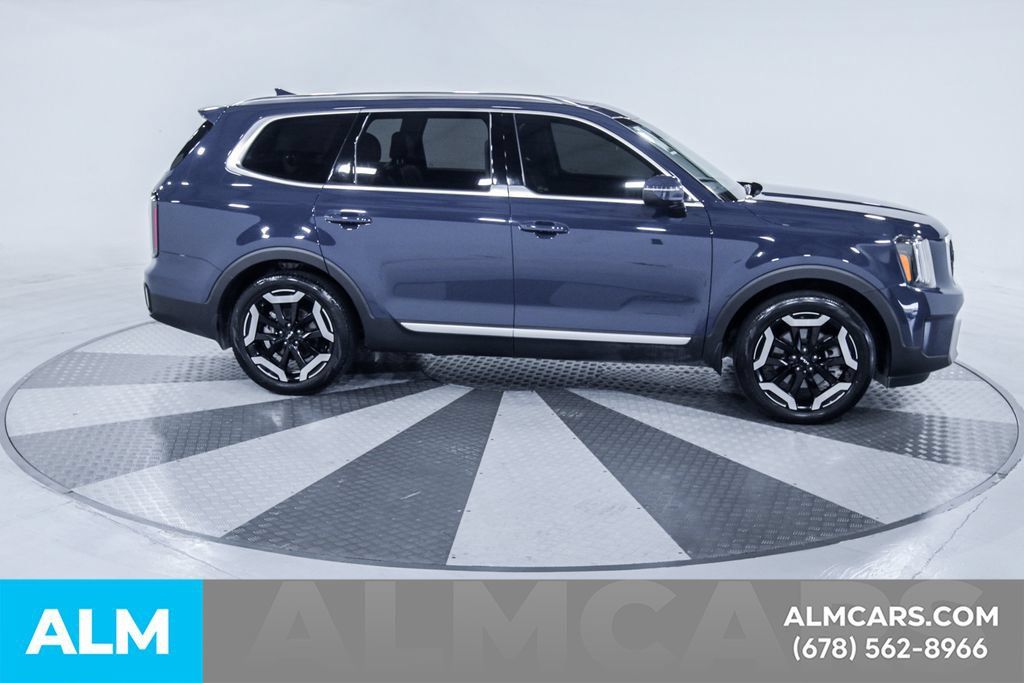 Used 2024 Kia Telluride EX w/ EX Captain's Chair Package FWD image 13